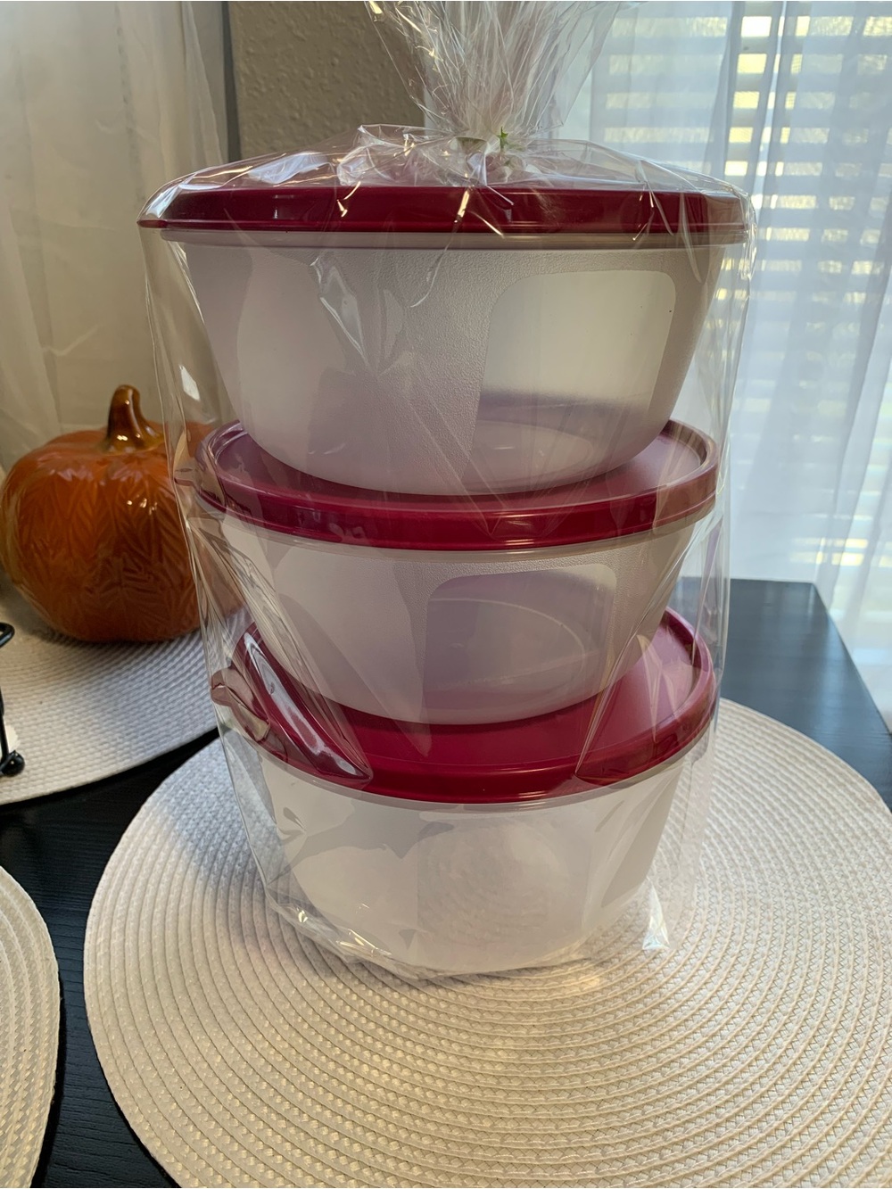 ❤️🤍 Tupperware White Nesting Bowls with Pink Lids - 3-Piece Set ❤️🤍